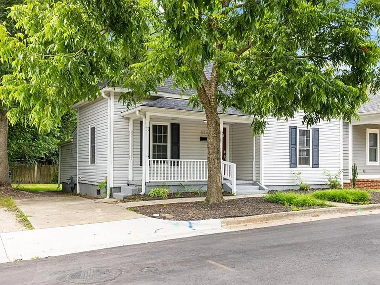 524 Branch St — Photo 12