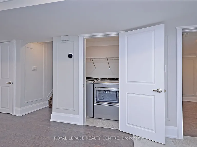 326 Slade Cres #LOWER — Photo 26