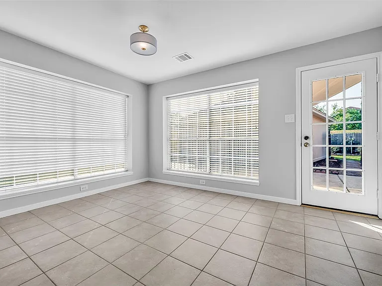 3827 Bratton St — Photo 10