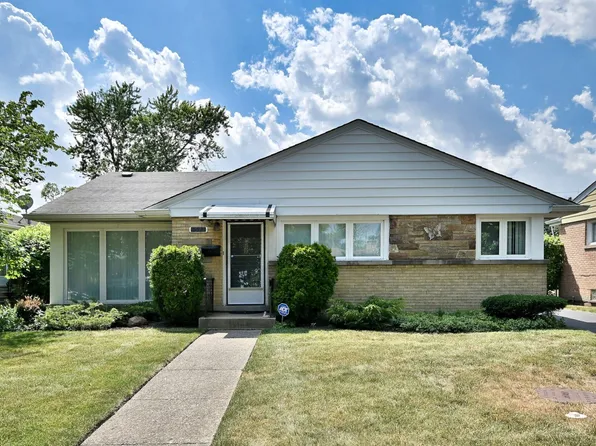 8532 N Olcott Ave, Niles, IL 60714