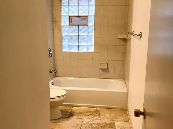 1285 W 117th St #1, Lakewood, OH 44107