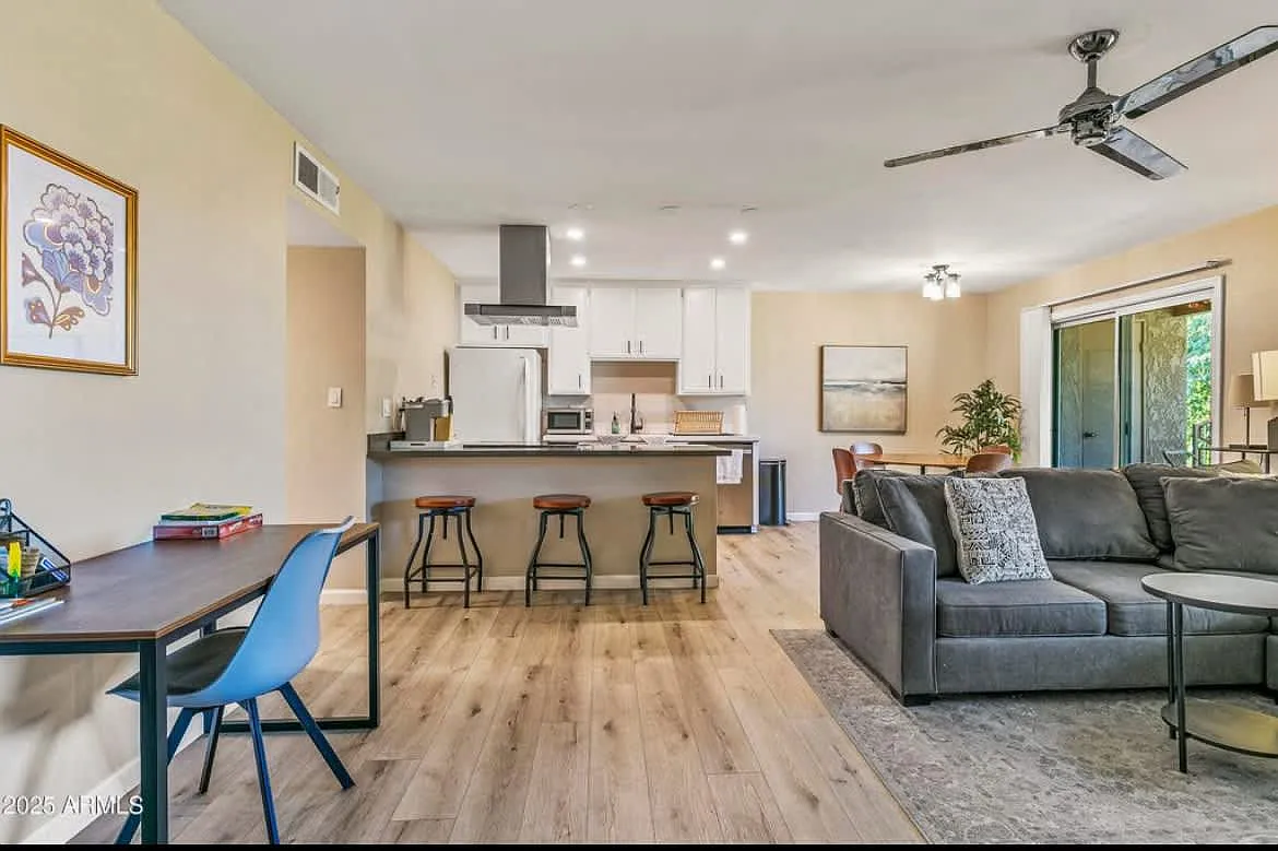 2 bed, 982 sqft, $5,000 — Photo 3