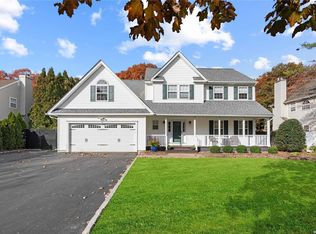 5 Cobblestone Ct, Nesconset, NY 11767
