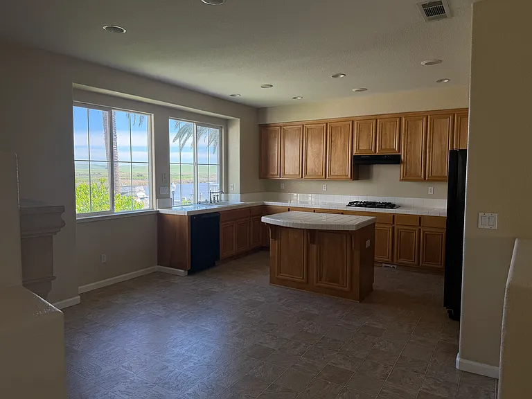 1131 Park Ln — Photo 15