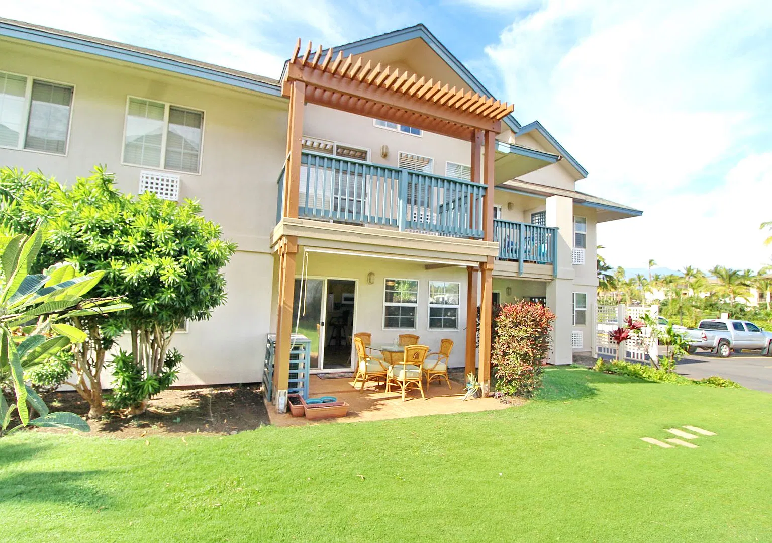 Nicely Remodeled and Furnished 2 Bed 2 Bath - Villas at Kenolio - Complex Pool, Jacuzzi, and Gym — Photo 2