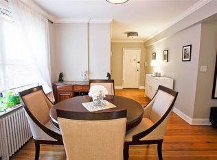 19 Edwards St APT 2G, Roslyn Heights, NY 11577