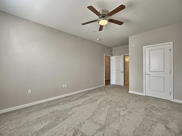 CenterPointe Apartments — Photo 9