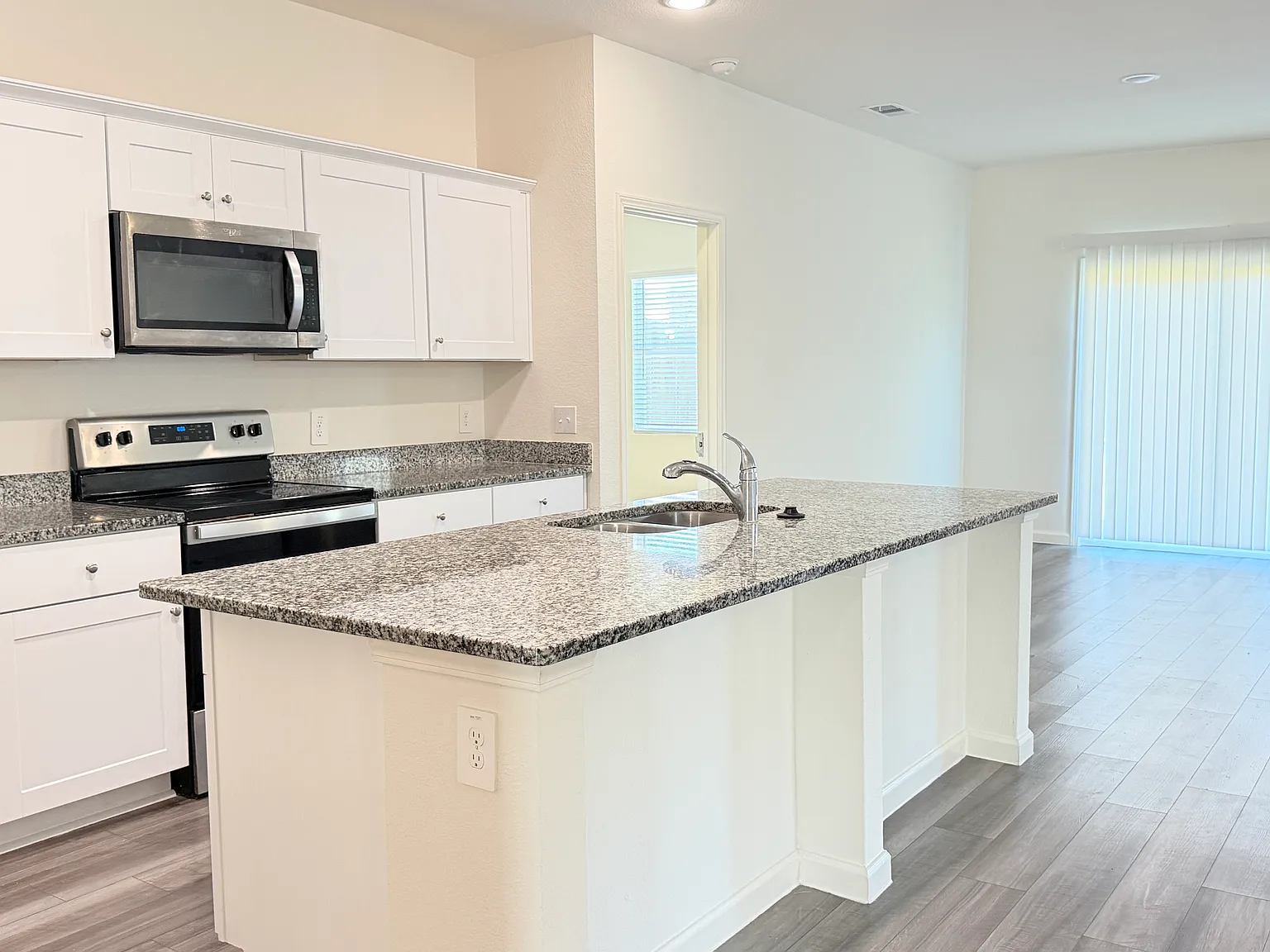4 bed, 1884 sqft, $2,400 — Photo 4