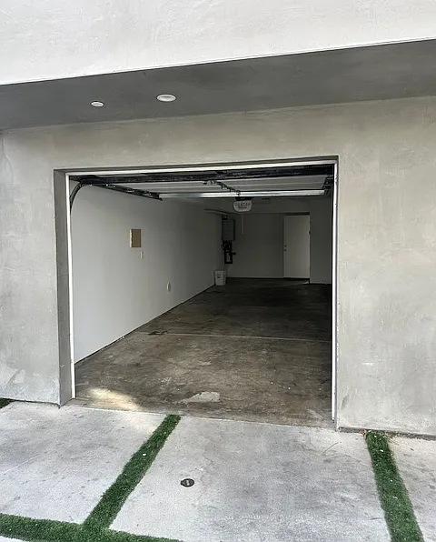 3 bed, 1305 sqft, $3,800 — Photo 2
