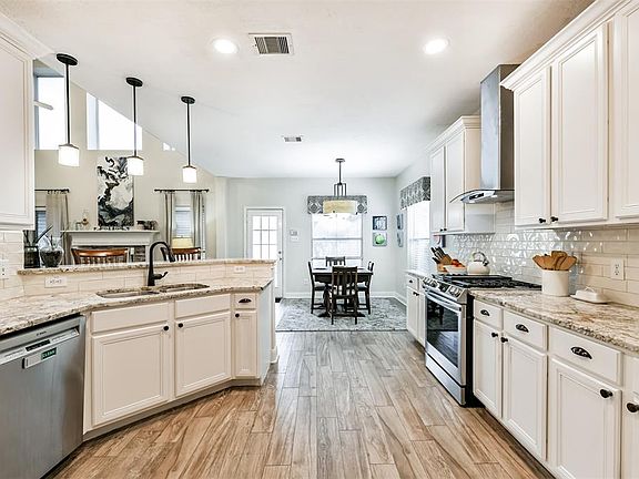 3rd image of 3404 Old Holly Drive