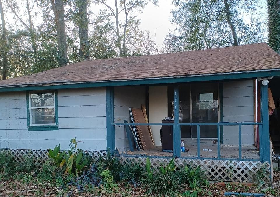 1st image of 2 Lakeview Dr