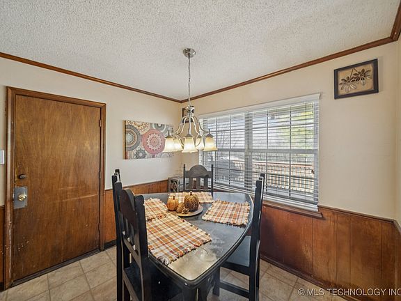 5th image of 1424 N 24th Pl W
