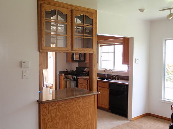 Front House-Living room/Kit.