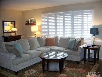 3rd image of 89 Thorncliff Ln