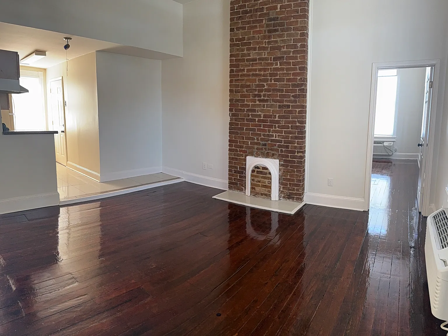 2 bed, 1000 sqft, $1,275 — Photo 2
