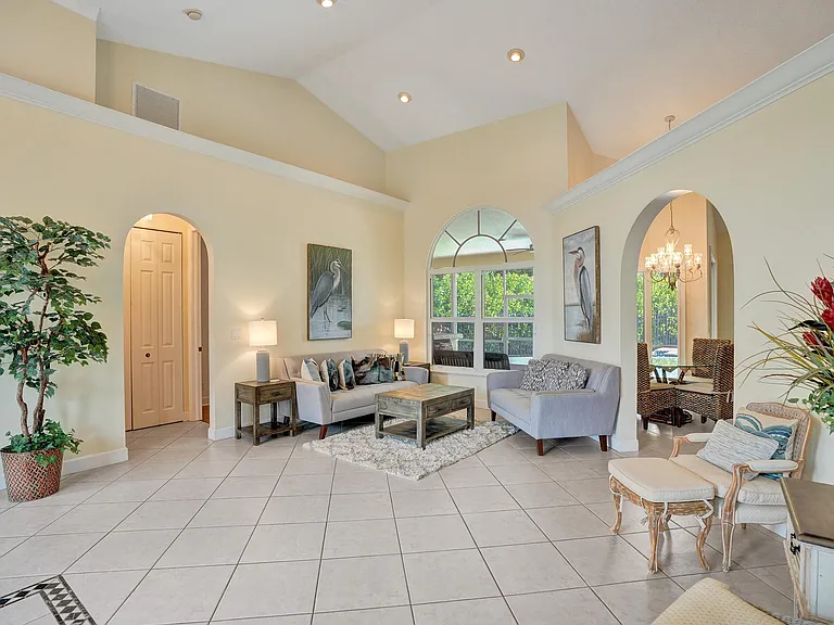 15910 Lindbergh Ln — Photo 6