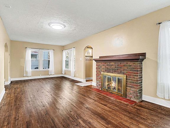 4th image of 236 Iroquois Ave
