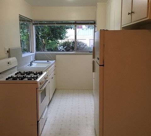 3rd image of 315 Waverley St