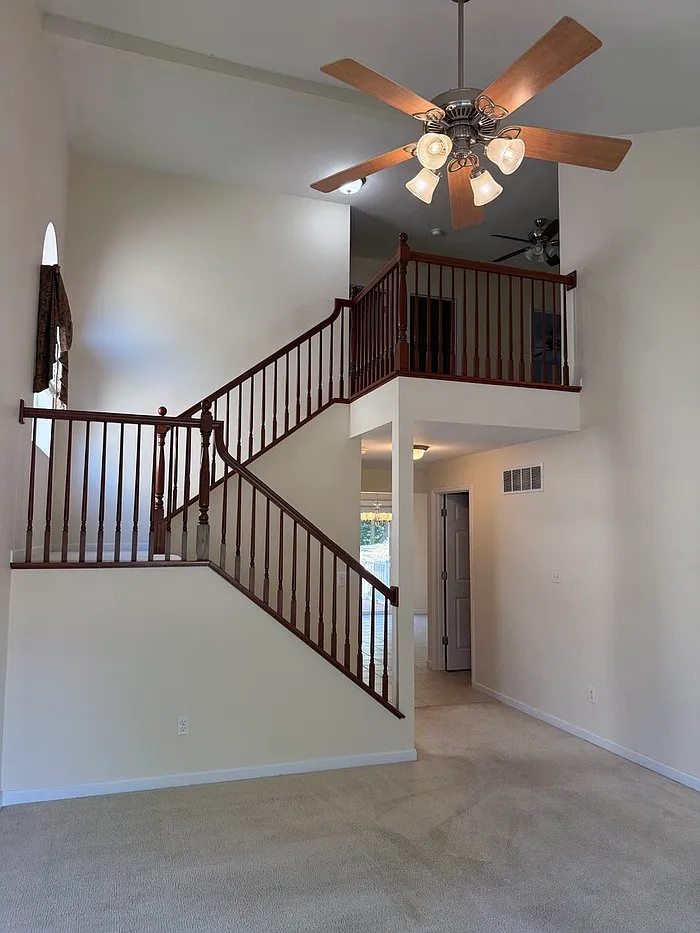 3 bed, 4.0 bath, 2142 sqft, $3,100 — Photo 2