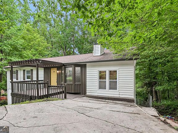 2nd image of 2272 Vistamont Dr