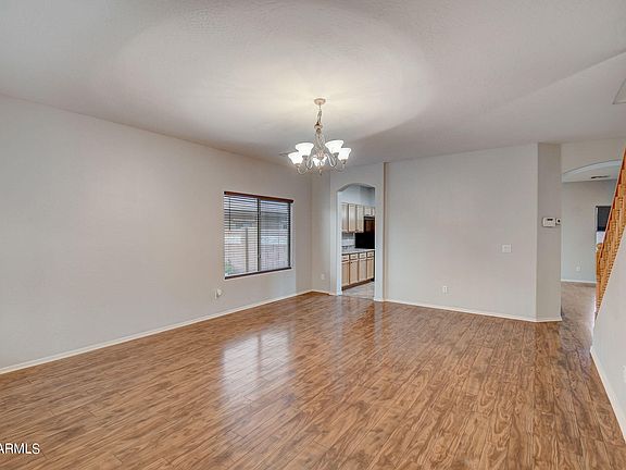 3rd image of 29738 W INDIANOLA Avenue