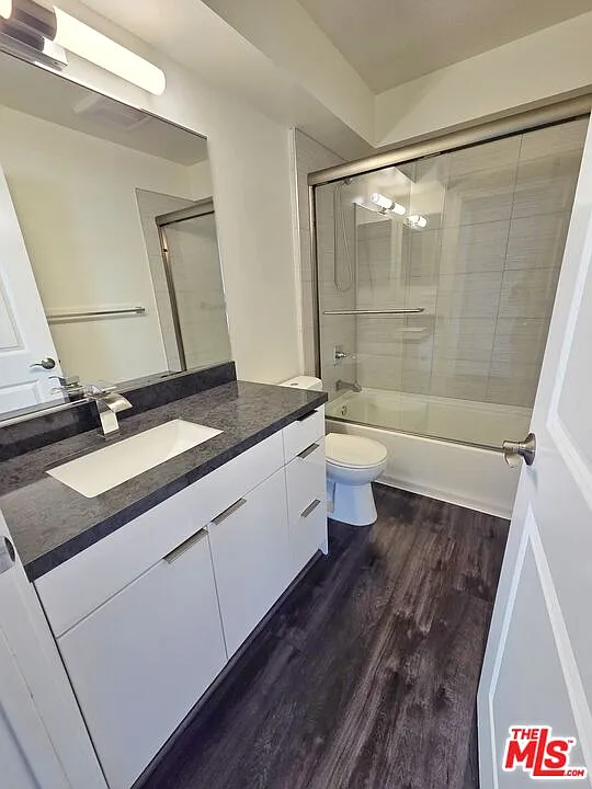 4 bed, 3.0 bath, 1400 sqft, $4,067 — Photo 4