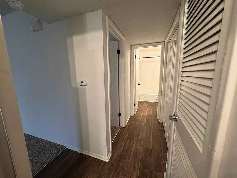 Carolina Crossing Apartments — Photo 12