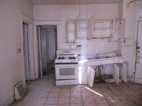 3rd image of 3416 W Grenshaw St