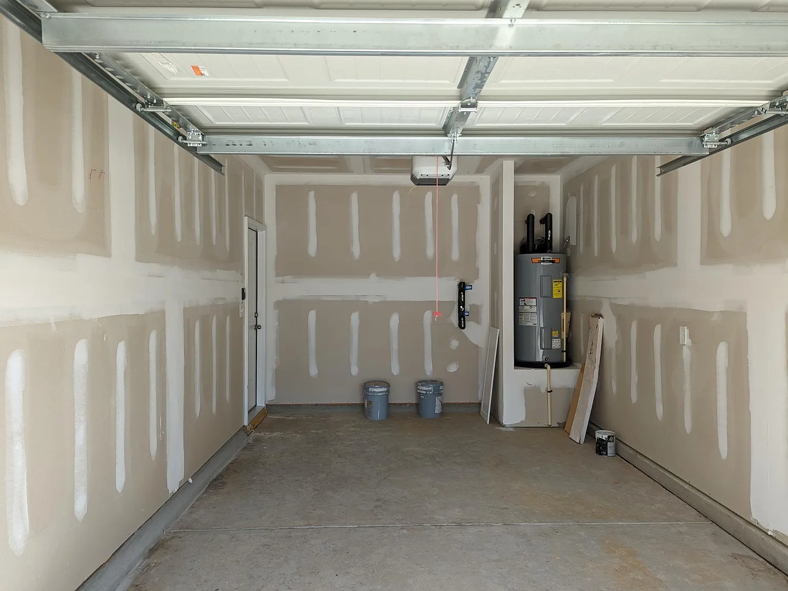 904 Field Ivy Dr — Photo 3