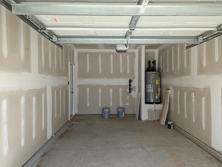 904 Field Ivy Dr — Photo 3