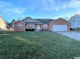 1810 Mayfield Rd, Chatham, IL 62629