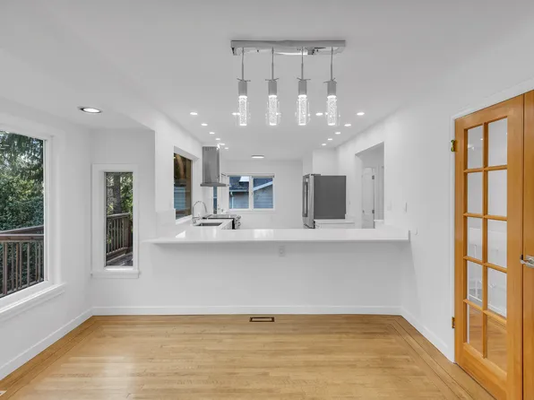 3656 Glenview Cres, North Vancouver, BC V7R 3E8