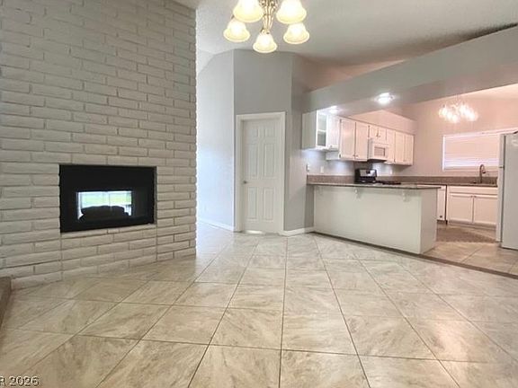 3rd image of 718 Skipjack Dr
