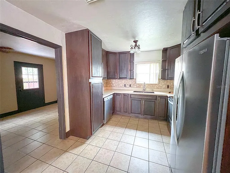 4112 NW 16th Dr — Photo 7