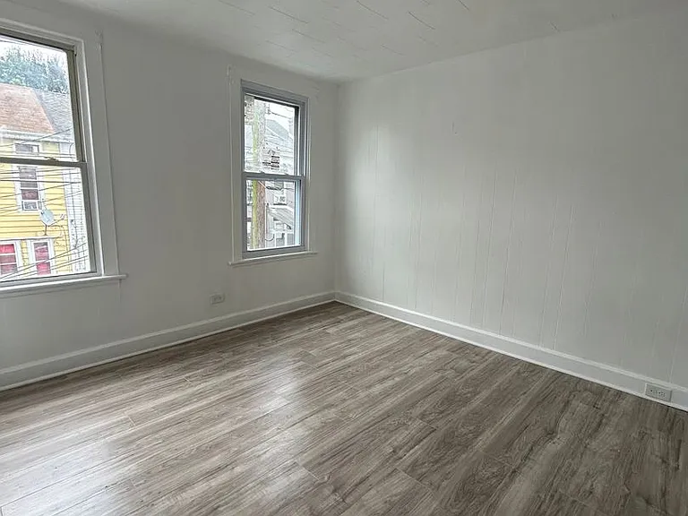 739 Beatty St — Photo 11