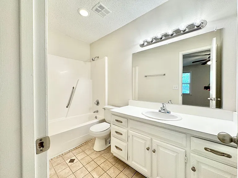 3716 Greenes Xing — Photo 16
