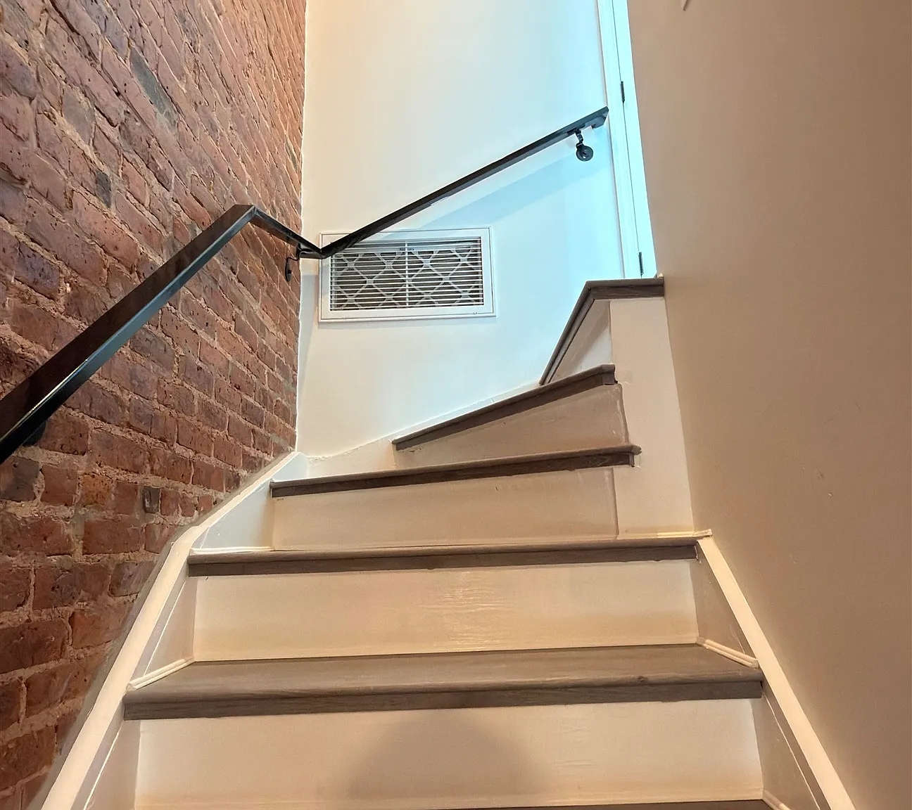 2 bed, 1.0 bath, 800 sqft, $2,550 — Photo 2