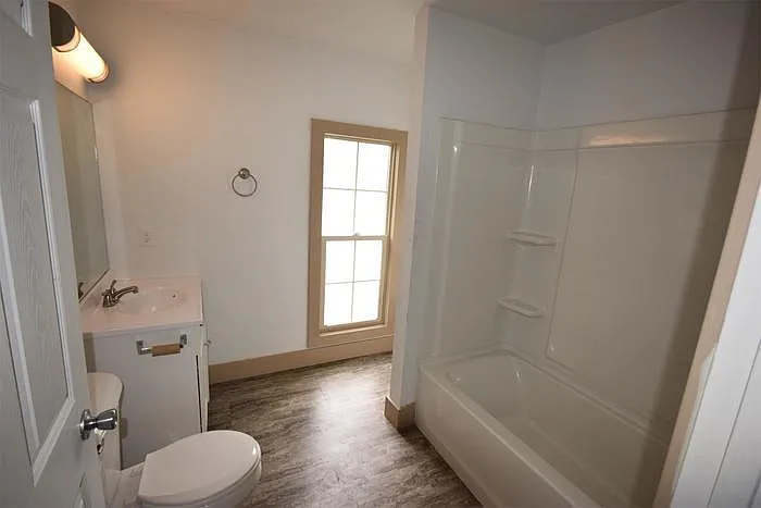 409 Waugoo Ave #A — Photo 14