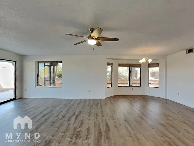 1750 W Camino Urbano — Photo 7