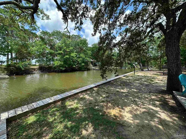 301 Katie St, Milton, FL 32583
