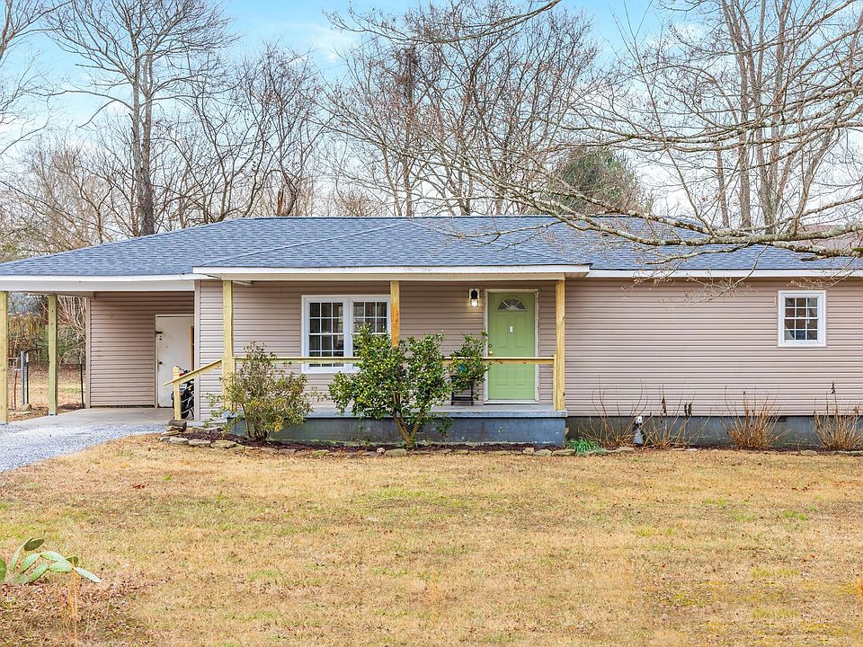 1st image of 620 Cedar Dr SE