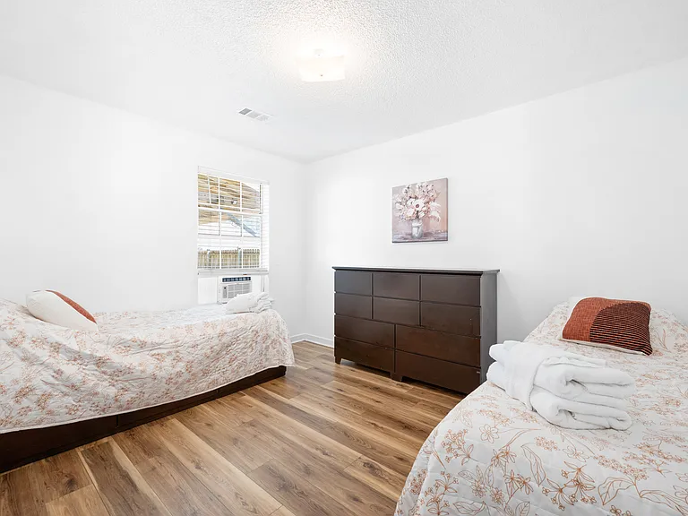 114 Cambridge Rd — Photo 5