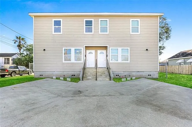 3925 Clematis St — Photo 1
