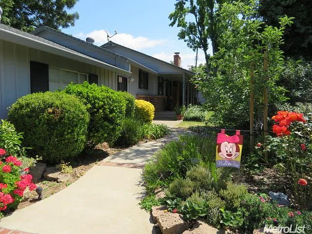 4437 Whitney Ave photo 1