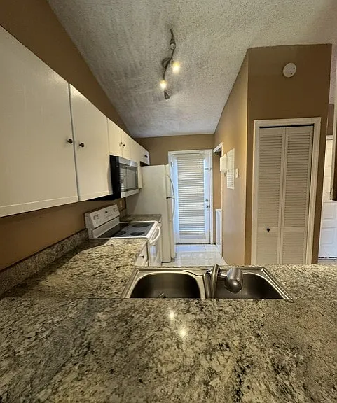 Kitchen -exterior door