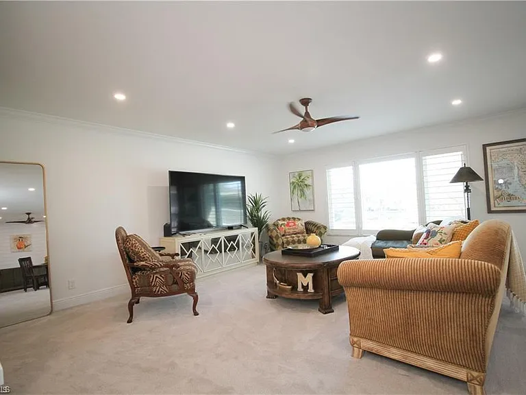 97 Georgetown Blvd #97 — Photo 5