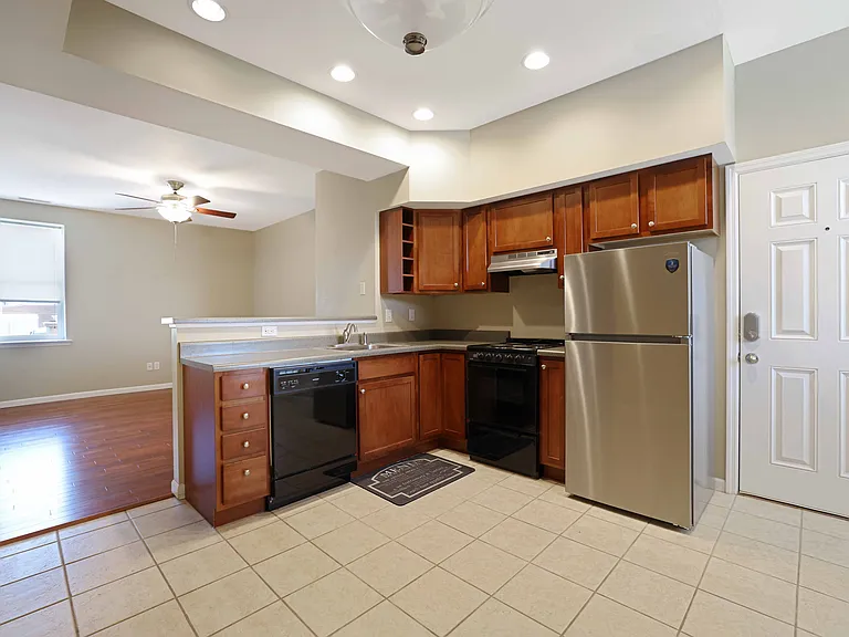 5200-5208 Wilson Ave #5204 — Photo 9