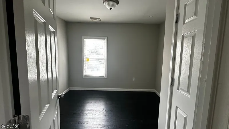 3 bed, 2.0 bath, $4,000 — Photo 3