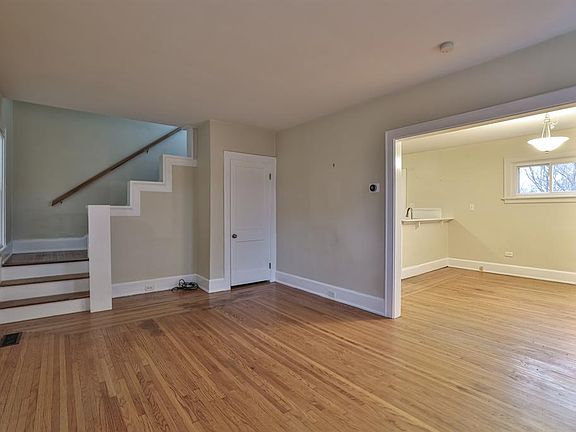 5th image of 2404 Lysle Ln