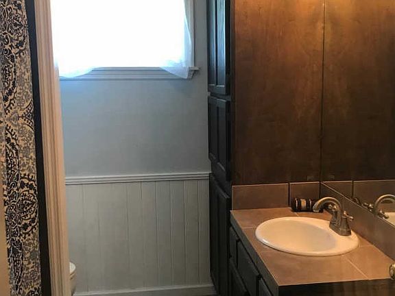 5th image of 5500 Shoreline Dr